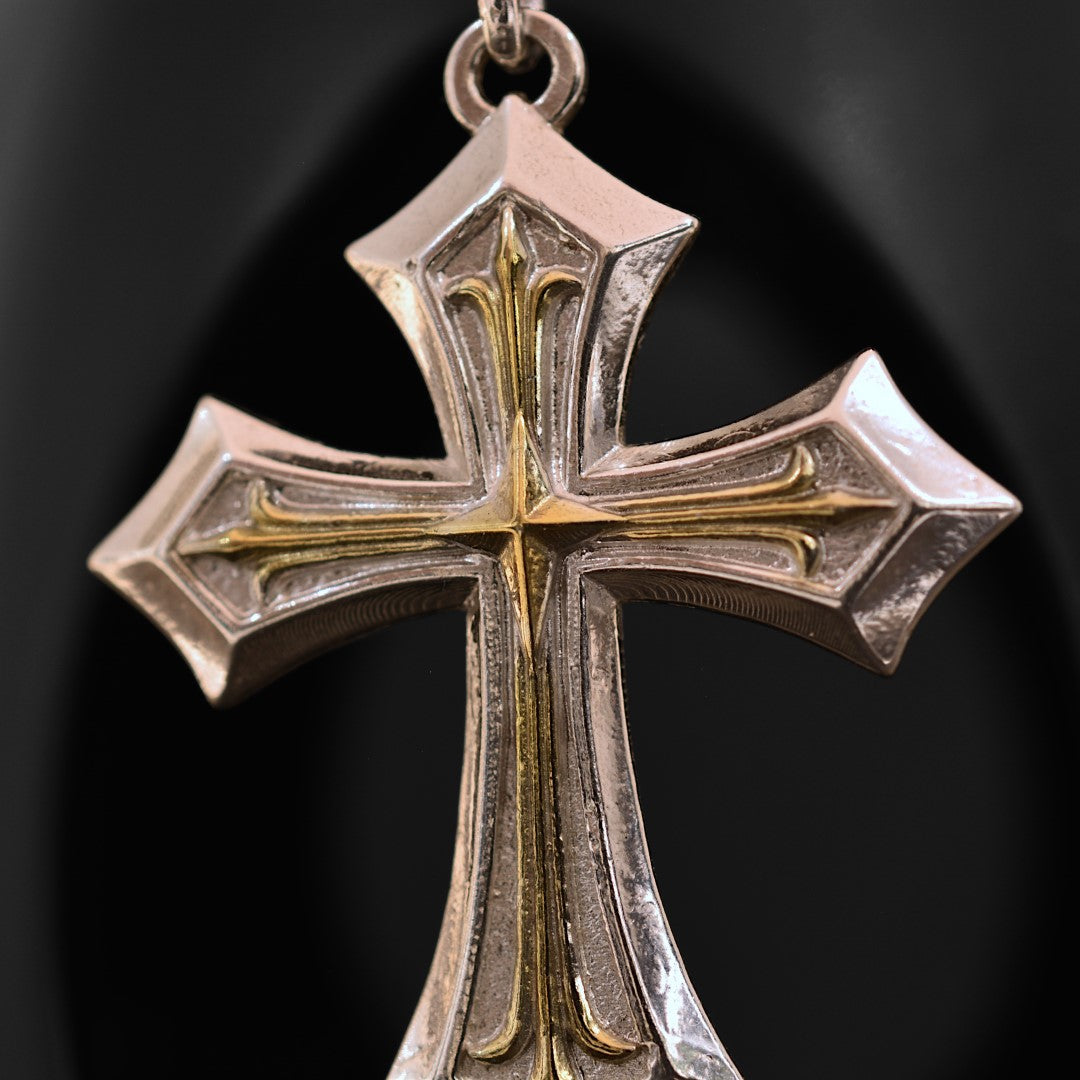 „Königskreuz“-Anhänger für Herren aus 925er Silber – groß und massiv, ornamentales Symbol für Stärke und spirituellen Schutz | Art Diva