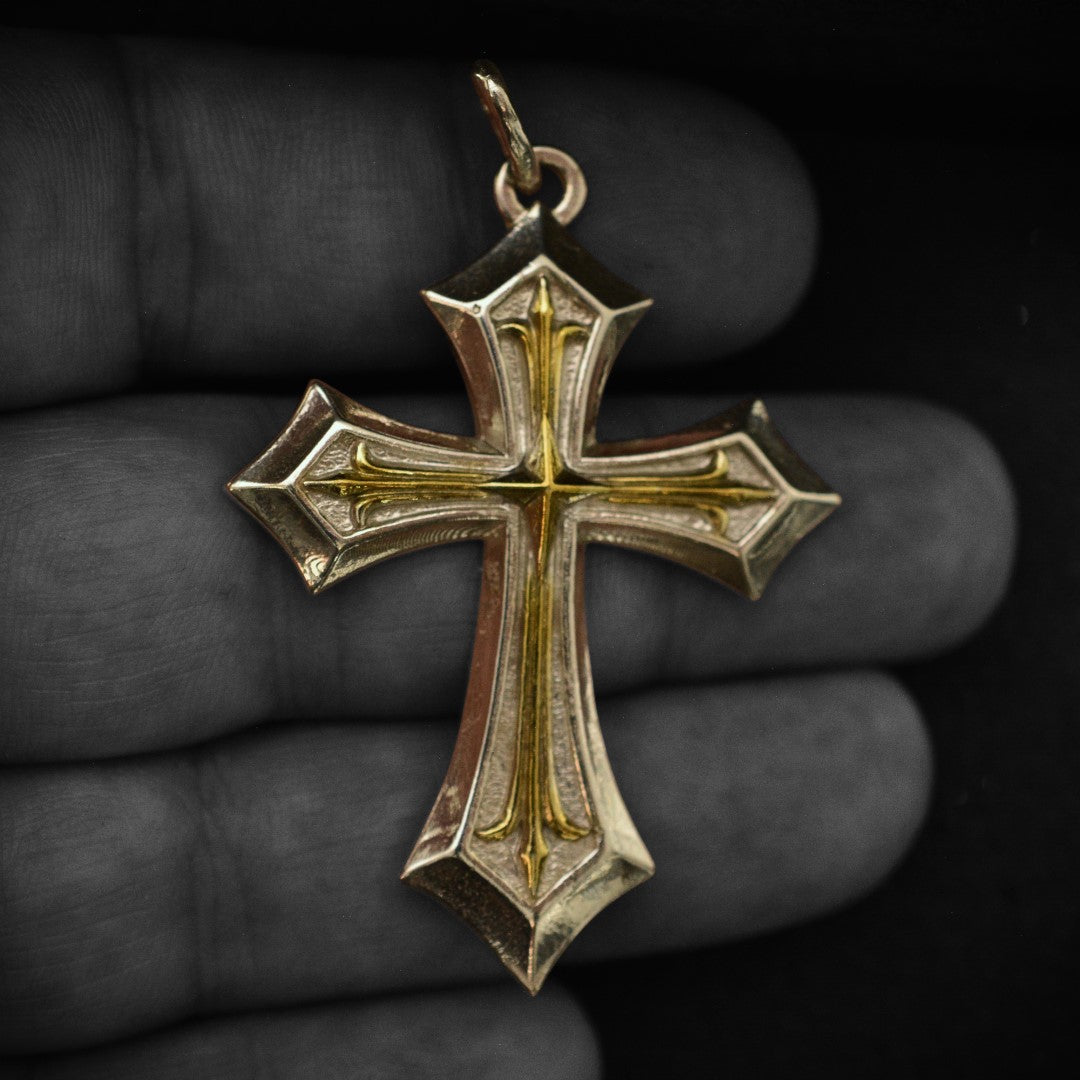 „Königskreuz“-Anhänger für Herren aus 925er Silber – groß und massiv, ornamentales Symbol für Stärke und spirituellen Schutz | Art Diva
