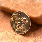 „Familie“ – Anhänger aus 925er Silber, Talisman für Liebe, familiäre Verbundenheit und Zusammenhalt, Skulpturenschmuck im Boho- und rustikalen Stil | Art Diva