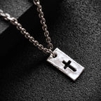 „Kreuz und Stärke“ – handgefertigter Anhänger aus 925er Silber, Talisman für Glauben und männliche Energie, Skulpturenschmuck im Boho- und rustikalen Stil | Art Diva