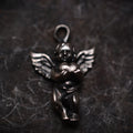 „Engelsliebe“-Anhänger aus 925er Silber – handgefertigter Talisman für Schutz und Liebe, Skulpturenschmuck im Boho- und rustikalen Stil | Art Diva