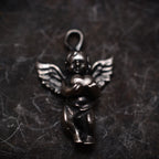 „Engelsliebe“-Anhänger aus 925er Silber – handgefertigter Talisman für Schutz und Liebe, Skulpturenschmuck im Boho- und rustikalen Stil | Art Diva