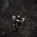 „Engelsliebe“-Anhänger aus 925er Silber – handgefertigter Talisman für Schutz und Liebe, Skulpturenschmuck im Boho- und rustikalen Stil | Art Diva