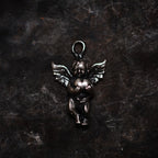 „Engelsliebe“-Anhänger aus 925er Silber – handgefertigter Talisman für Schutz und Liebe, Skulpturenschmuck im Boho- und rustikalen Stil | Art Diva