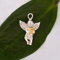 „Engelsliebe“-Anhänger aus 925er Silber – handgefertigter Talisman für Schutz und Zärtlichkeit, Skulpturenschmuck im Boho- und rustikalen Stil | Art Diva