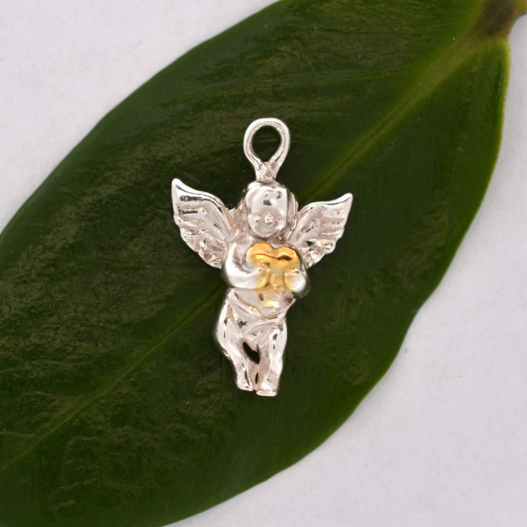 „Engelsliebe“-Anhänger aus 925er Silber – handgefertigter Talisman für Schutz und Zärtlichkeit, Skulpturenschmuck im Boho- und rustikalen Stil | Art Diva