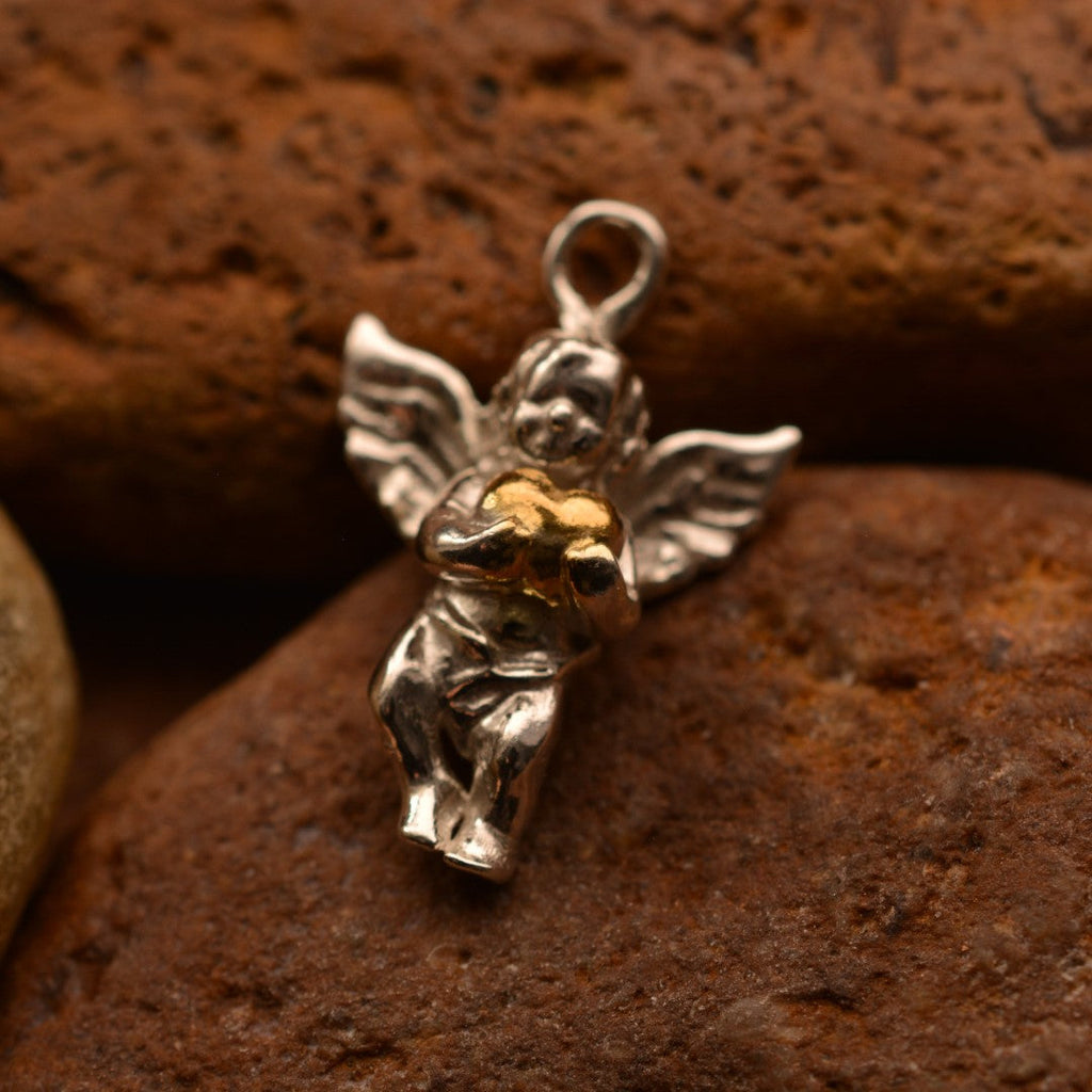 „Engelsliebe“-Anhänger aus 925er Silber – handgefertigter Talisman für Schutz und Zärtlichkeit, Skulpturenschmuck im Boho- und rustikalen Stil | Art Diva