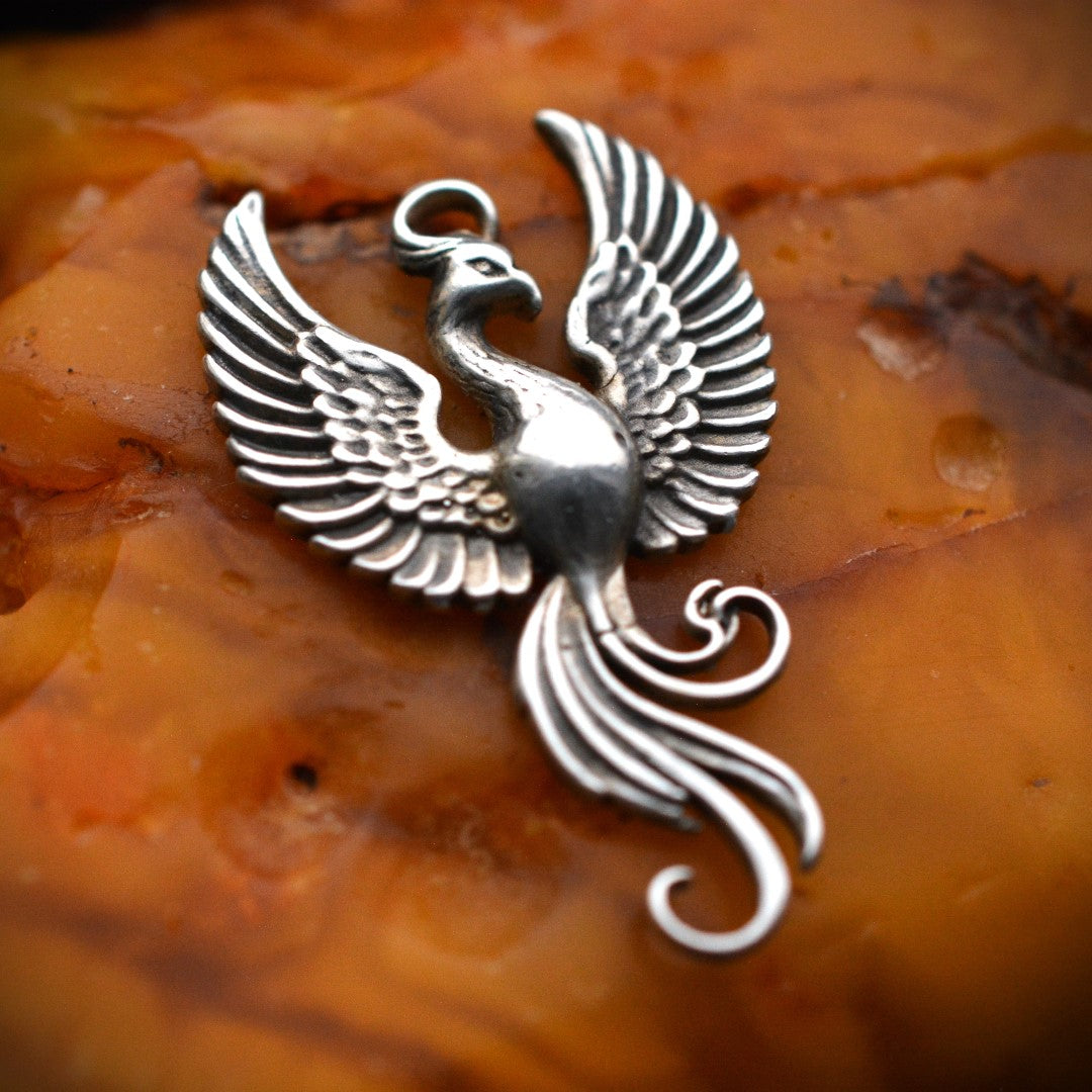 „Phönix“-Anhänger aus 925er Silber – Symbol für Wiedergeburt und Stärke, skulpturaler Schmuck im Boho-Rustik-Stil | Art Diva