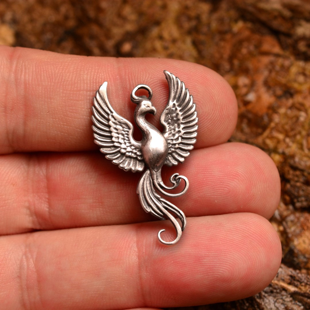 „Phönix“-Anhänger aus 925er Silber – Symbol für Wiedergeburt und Stärke, skulpturaler Schmuck im Boho-Rustik-Stil | Art Diva