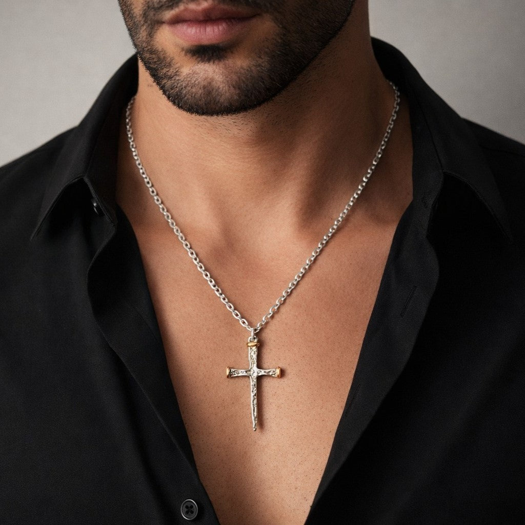 Kreuz-Anhänger für Herren aus 925er Silber mit goldfarbenen Akzenten – Boho- und rustikales Design | Art Diva