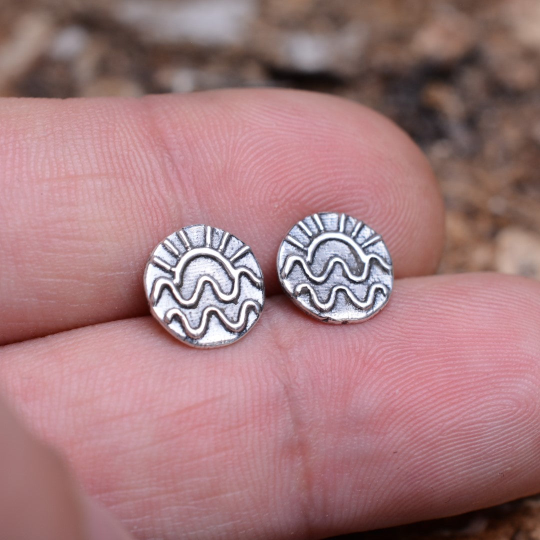 „Meeresaufgang“-Ohrstecker aus 925er Silber – teilweise oxidierter Schmuck im Boho-Vintage-Stil | Art Diva